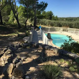  Hébergement de vacances Les Mazets De La Reine Pédauque